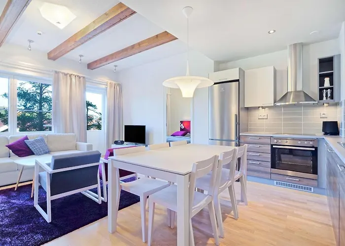 ホリデー クラブ アパート サーリセルカ